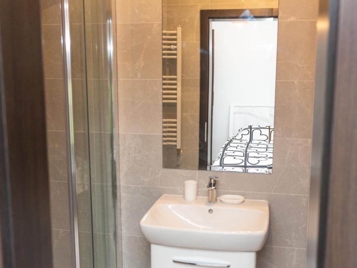 Palas Studios Yaş Dış mekan fotoğraf